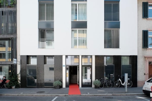 Light apartment within 2 minutes walk of Spalenberg 17