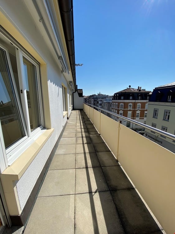 Top floor two bedroom apartment near Schüztenmatt Park 2