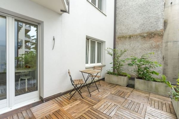 Spacious three Room near Spalentor 16