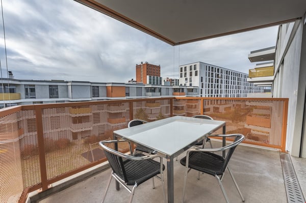 Light modern apartment with own washer/dryer and parking 7