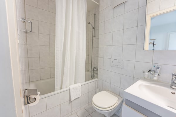 Light and quiet three room apartment in Gellert Area 9