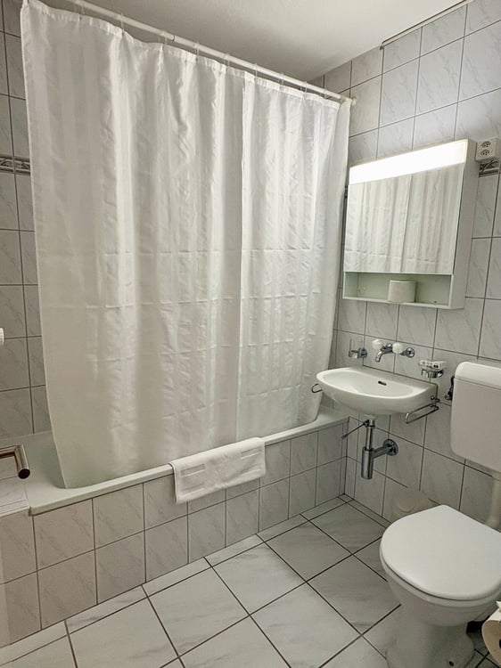 Lovely 2 room apartment with balcony 16