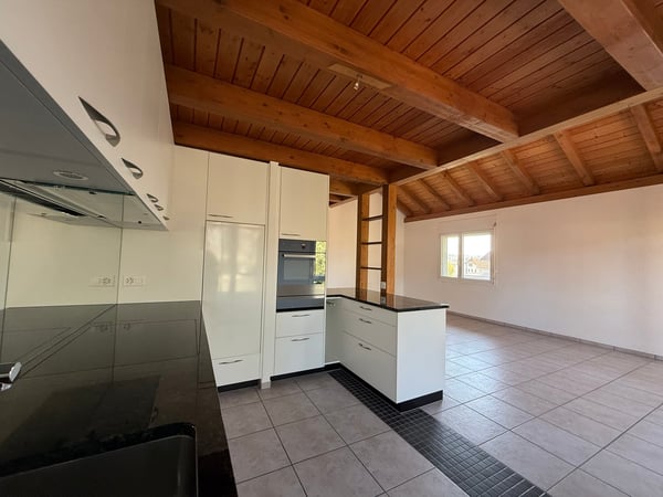 Helle und grosszügige 4.5-Zimmer-Galeriewohnung mit Balkon und Wintergarten 3