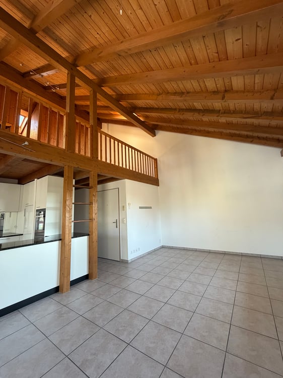 Helle und grosszügige 4.5-Zimmer-Galeriewohnung mit Balkon und Wintergarten 4