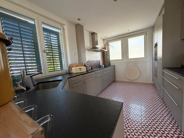 Grosses und freistehendes 6 Zimmer Einfamilienhaus in Orpund zu verkaufen 9