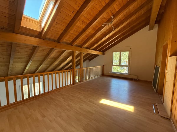 Helle 4.5 Zimmer-Galeriewohnung mit Wintergarten und Balkon 10