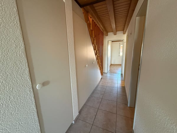 Helle 4.5 Zimmer-Galeriewohnung mit Wintergarten und Balkon 8