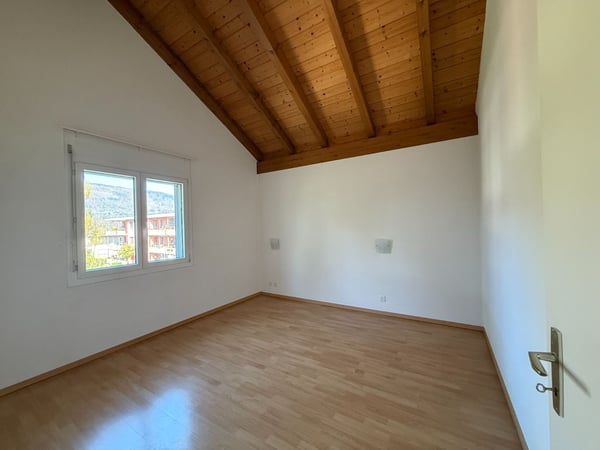 Helle 4.5 Zimmer-Galeriewohnung mit Wintergarten und Balkon 9