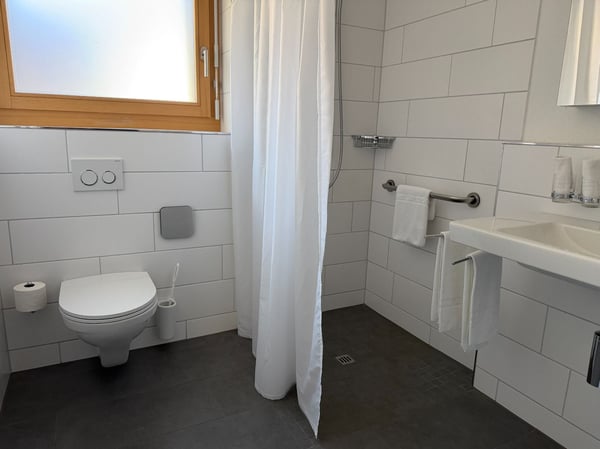 Lichtdurchflutete 3½ Zimmer Ferienwohnung mitten im schönen Ferienort Lenk! 7