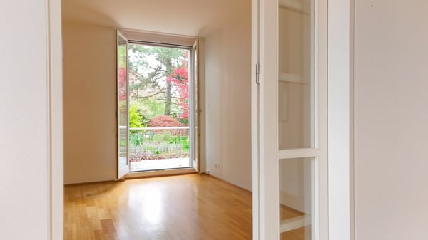 Exklusive Gartenwohnung mit Cheminée & 2 Terrassen  - Bruderholz 6