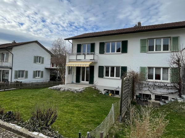 5 Zimmer-Doppelhaushälfte an ruhiger Lage in Feldbrunnen 2