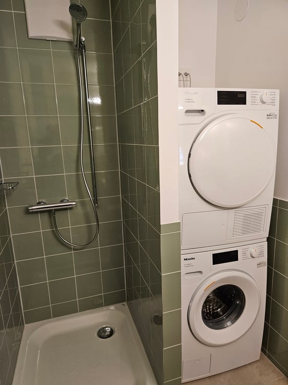 Moderne 3,5-Zimmer-Wohnung mit Balkon in urbanem Quartier 11