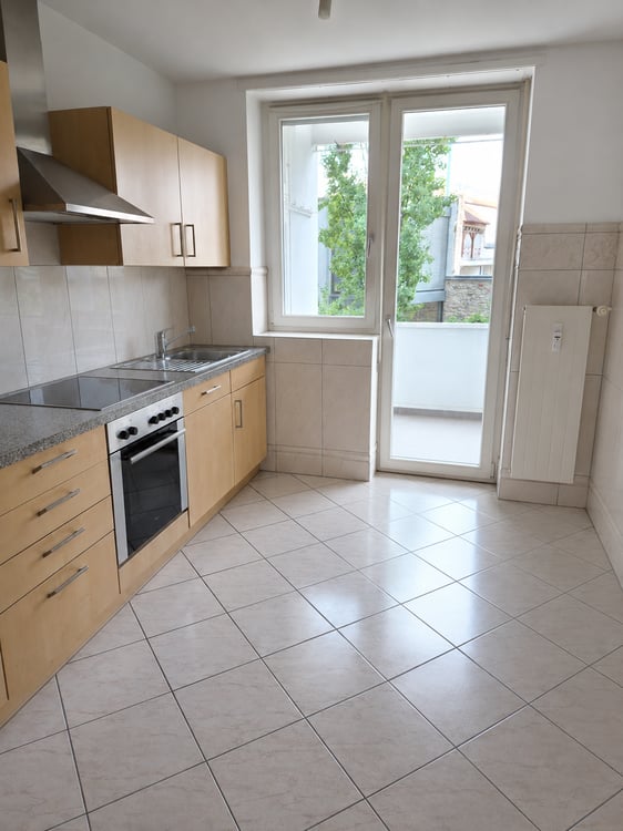 Charmante 2-Zimmer-Wohnung mit Balkon in Basel 2