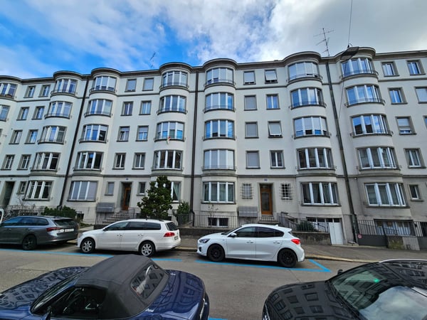 Charmante 2-Zimmer-Wohnung mit Balkon in Basel 1