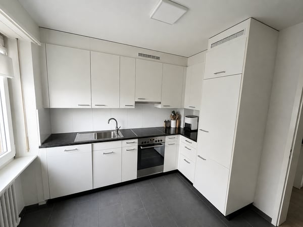Gemütliche 2-Zimmer-Wohnung mit 2 Balkone in Basel 2