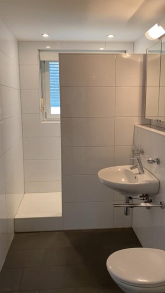 Gemütliche 2-Zimmer-Wohnung mit 2 Balkone in Basel 3