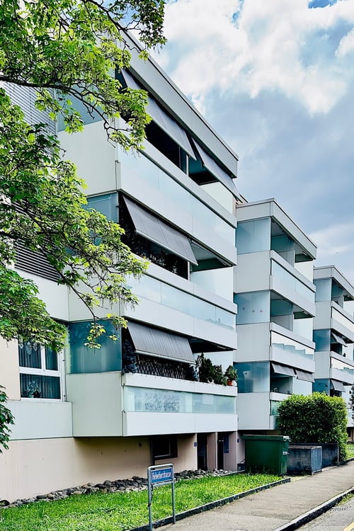 Helle 4.5-Zimmer-Wohnung mit Balkon in Riehen 1