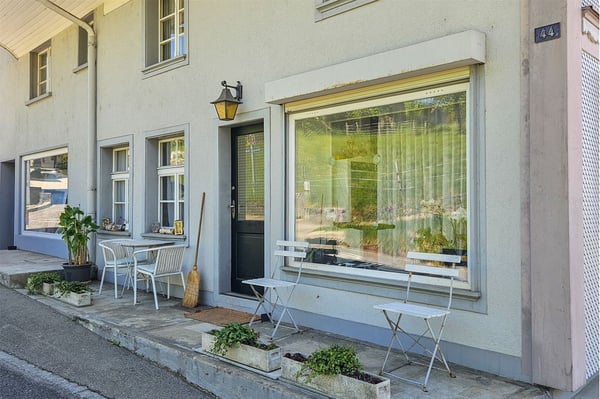 3 Familienhaus an ruhiger, sonniger Lage. Vermietet in gutem Zustand. 2