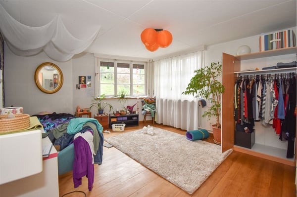 3 Familienhaus an ruhiger, sonniger Lage. Vermietet in gutem Zustand. 13