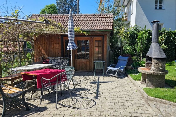 3 Familienhaus an ruhiger, sonniger Lage. Vermietet in gutem Zustand. 5