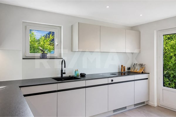 3.5 Zimmer Einfamilienhaus mit Pool, Garten und vielseitigem Aussenbereich 6
