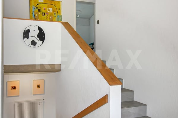 3.5 Zimmer Einfamilienhaus mit Pool, Garten und vielseitigem Aussenbereich 8