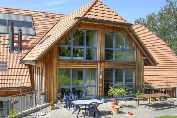 2001 massiv erbautes Bauernhaus mit 3 Wohnungen und erhaltenem Speicher. 4