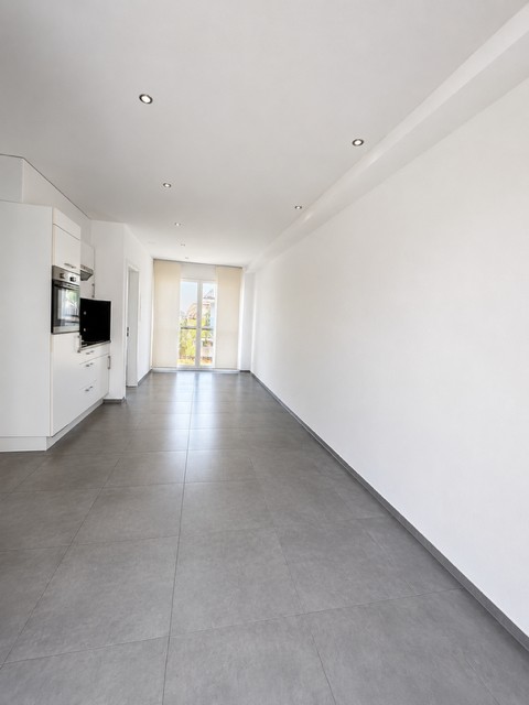 Moderne 1-Zimmer-Dachwohnung mit Balkon und Aussicht in Basel 5