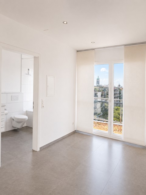 Moderne 1-Zimmer-Dachwohnung mit Balkon und Aussicht in Basel 6
