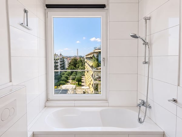 Moderne 1-Zimmer-Dachwohnung mit Balkon und Aussicht in Basel 8