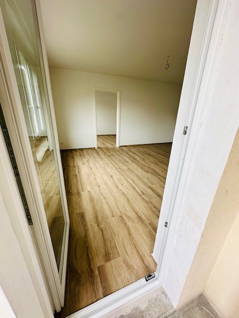 Helle, renovierte 3.5-Zimmerwohnung mit Balkon per sofort in Münchenstein zu vermieten 2