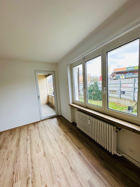 Helle, renovierte 3.5-Zimmerwohnung mit Balkon per sofort in Münchenstein zu vermieten 4