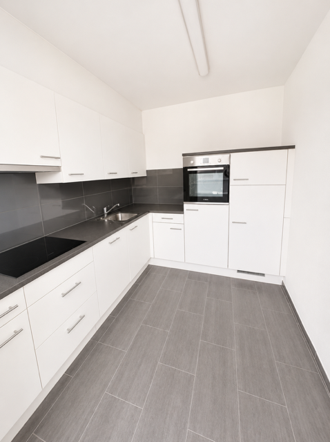Helle Dachgeschosswohnung verfügt über 2 Balkone und Stadtblick – 1.5 Zimmer in Basel 7