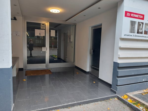 Helle 2-Zimmer-Wohnung mit Balkon im 4. OG in Basel 2