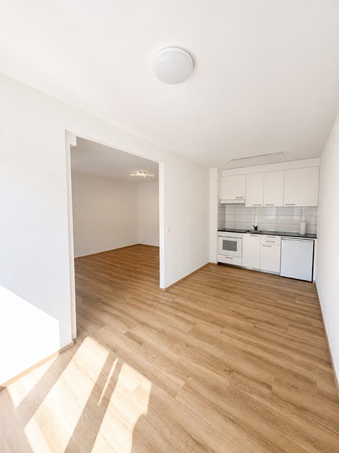 Helle 2-Zimmer-Wohnung mit Balkon im 4. OG in Basel 5