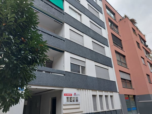 Helle 2-Zimmer-Wohnung mit Balkon im 4. OG in Basel 1