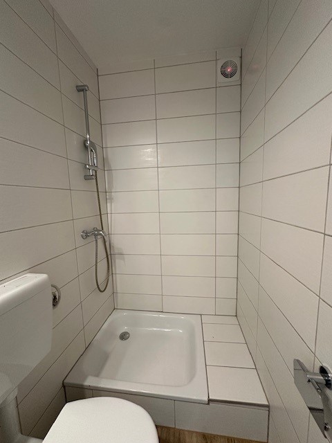 Attraktive, renovierte helle 2-Zimmerwohnung 11