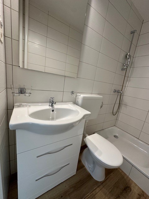 Attraktive, renovierte helle 2-Zimmerwohnung 10