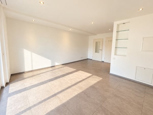 Moderne 2-Zimmer-Wohnung mit Balkon in Basel 2
