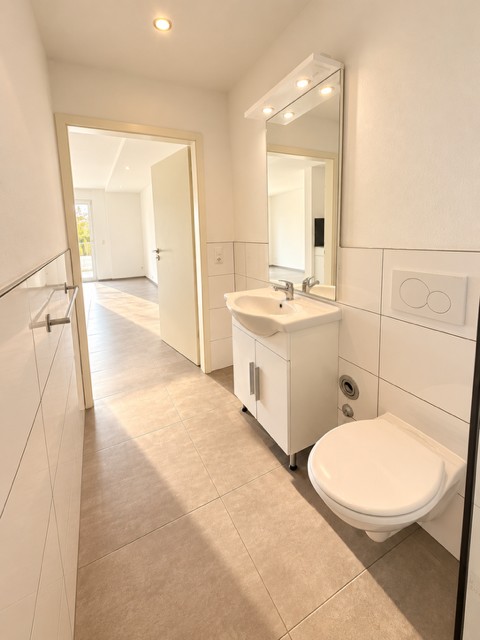 Moderne 2-Zimmer-Wohnung mit Balkon in Basel 5