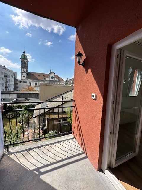 Charmante 2.5-Zimmer-Wohnung mit Balkon in Basel 2