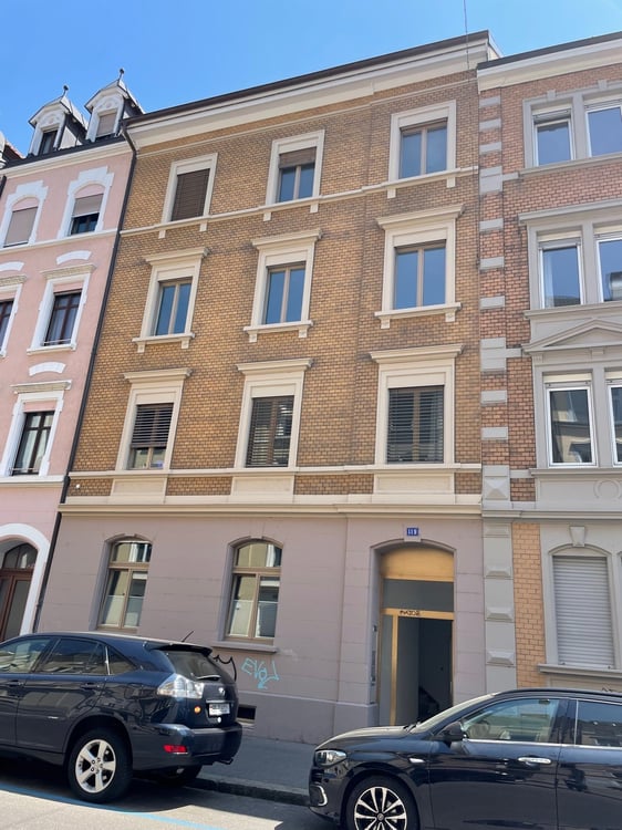 Trockener Lagerraum mit Fenster im St. Johann 2