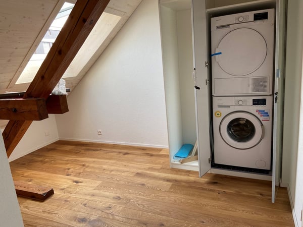 Charmante 2.5-Zimmer-Dachwohnung mit Galerie und Balkon in Liebefeld 17