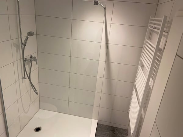 Charmante 2.5-Zimmer-Dachwohnung mit Galerie und Balkon in Liebefeld 10