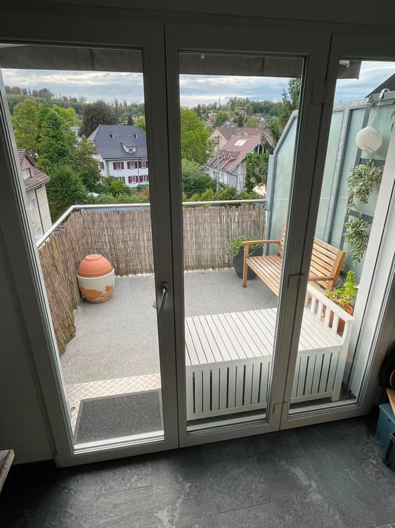 Charmante 2.5-Zimmer-Dachwohnung mit Galerie und Balkon in Liebefeld 8