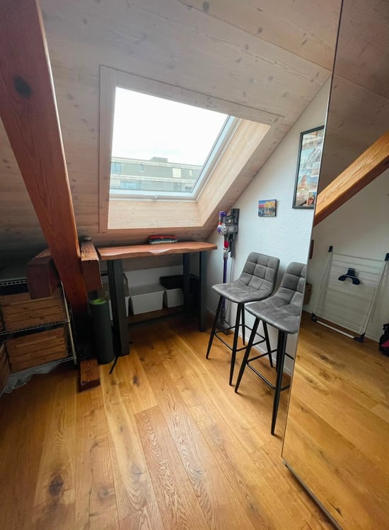 Charmante 2.5-Zimmer-Dachwohnung mit Galerie und Balkon in Liebefeld 7