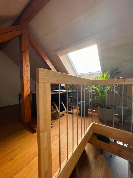 Charmante 2.5-Zimmer-Dachwohnung mit Galerie und Balkon in Liebefeld 11