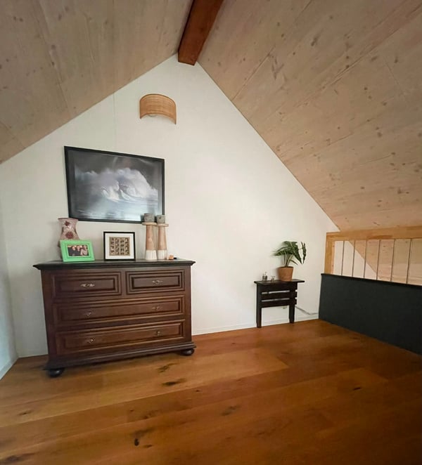 Charmante 2.5-Zimmer-Dachwohnung mit Galerie und Balkon in Liebefeld 12
