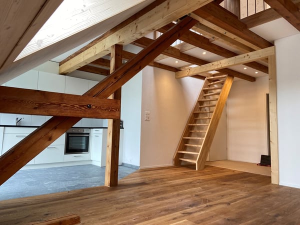 Charmante 2.5-Zimmer-Dachwohnung mit Galerie und Balkon in Liebefeld 13