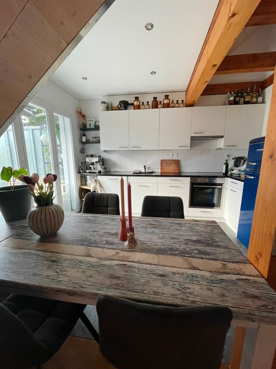 Charmante 2.5-Zimmer-Dachwohnung mit Galerie und Balkon in Liebefeld 3